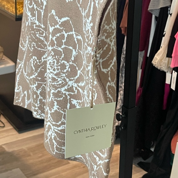 #108 - Cynthia Rowley New York Crewneck Floral Top. Brand New With Tag. - Picture 9 of 12